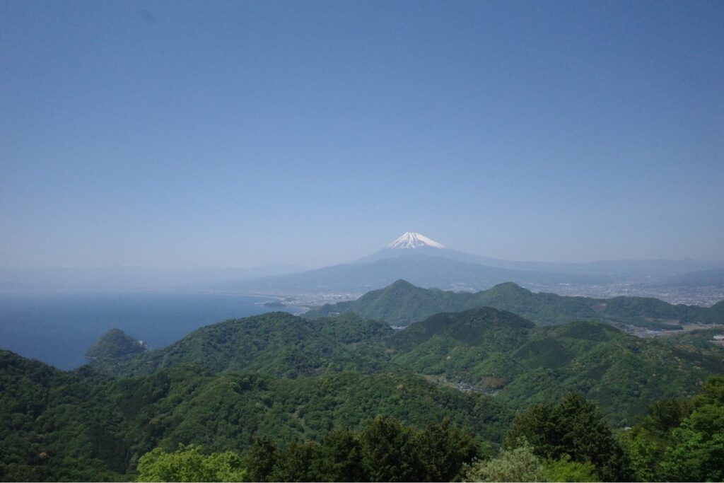 伊豆パノラマパーク(碧テラス)から見た駿河湾を望む富士山