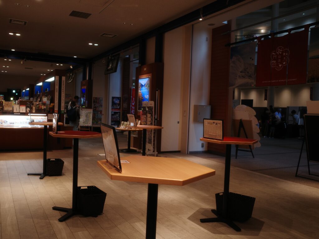 霞城セントラル1F「やまがた酒巡り Chetto」店内