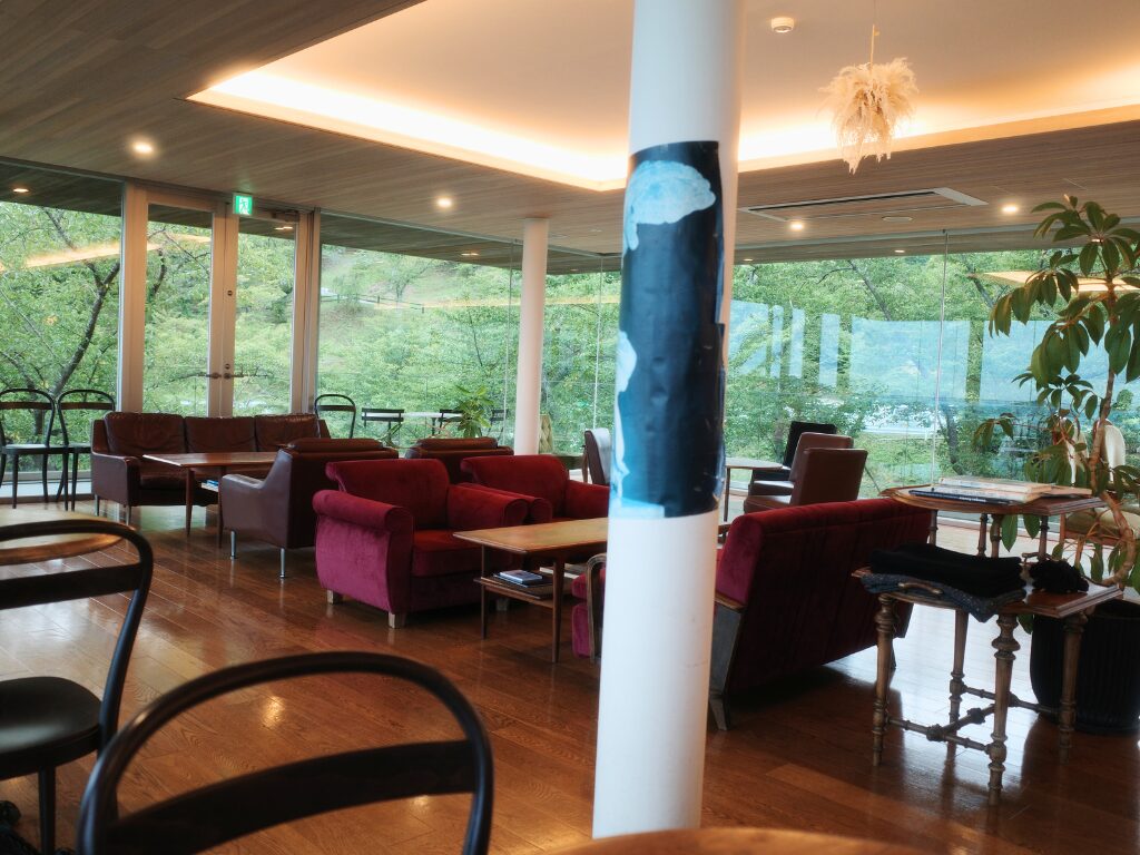 カフェ ル ロマンの店内