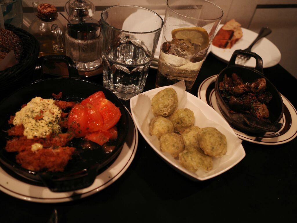 国産鶏胸肉のカツレツ〜トマトのマリネ添え〜、ゼッポリーニ