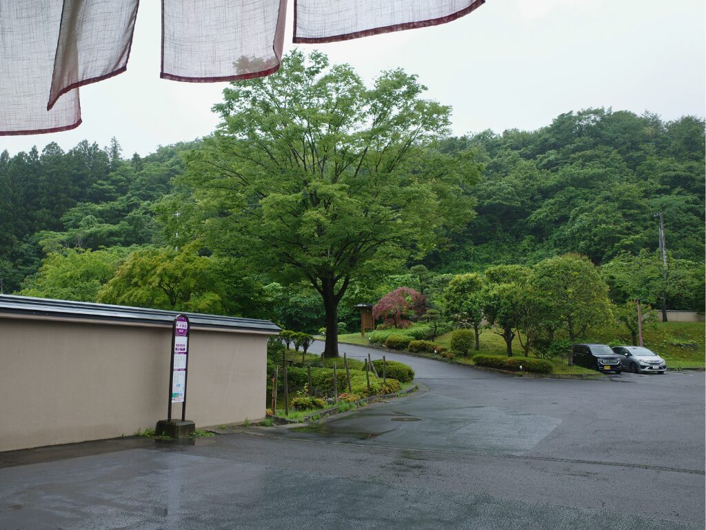 界秋保前のバス停